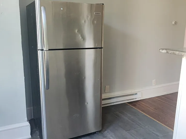 435 E Walnut Ln #1 — Photo 5