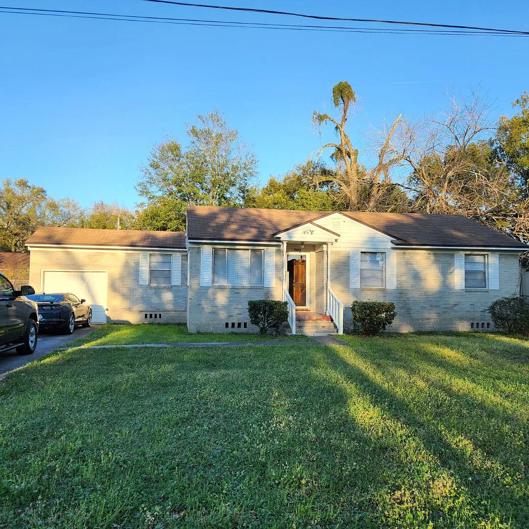 7927 Reid Ave — Photo 1