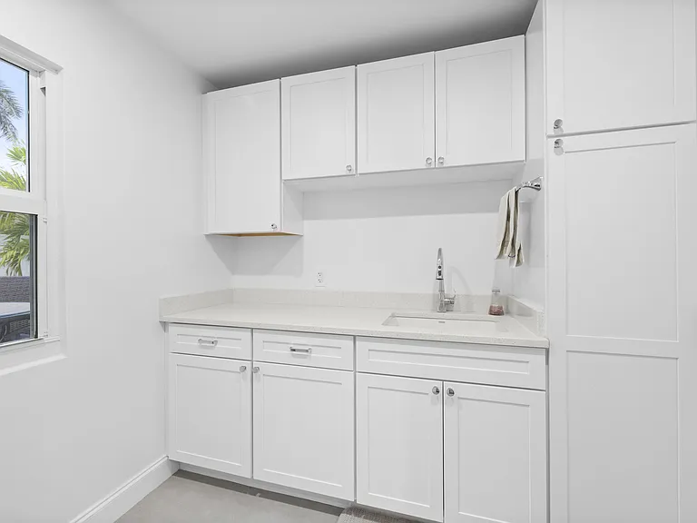 17235 Bay St — Photo 34