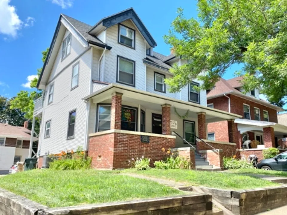 104 N Breese Ter