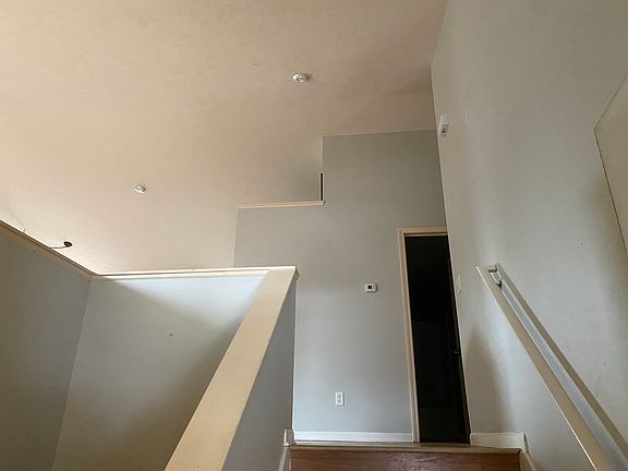 4th image of 494 W 23rd St