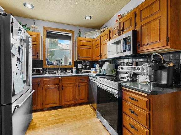 4th image of 933 Rose STREET #935, 937