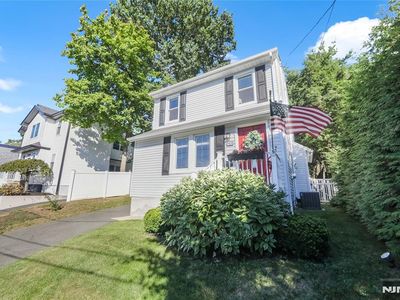 912 Poplar Ave, River Edge, NJ, 07661