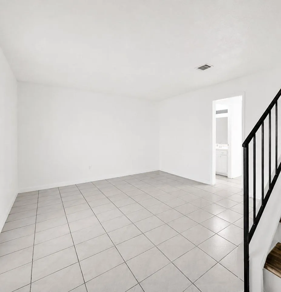 3 bed, 1.5 bath, 1440 sqft, $1,350 — Photo 3