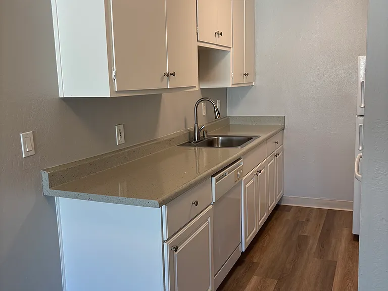 1466 San Antonio Ave #11 — Photo 7