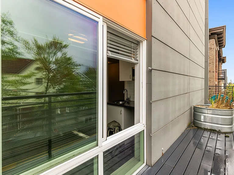1806-1812 12th Ave Apartments — Photo 4