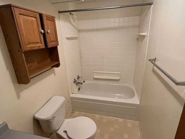 221-223 E Sunset Dr. — Photo 19