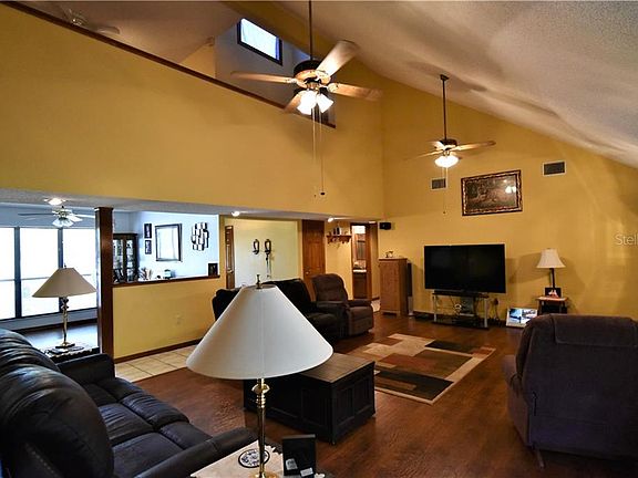 4th image of 8536 Pinecone Dr