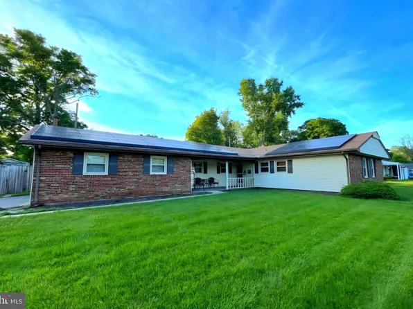 12206 Round Tree Ln, Bowie, MD 20715