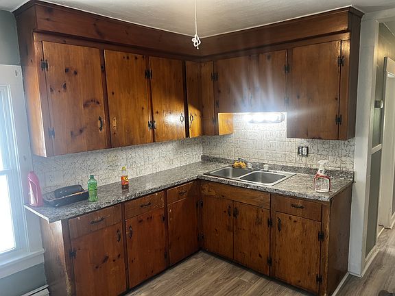 4th image of 318 Hill Ave APT 2