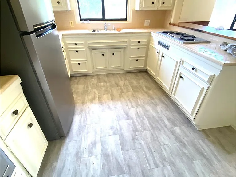 700 E Orangewood Dr — Photo 10