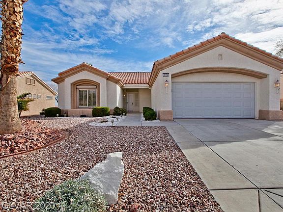 3rd image of 2824 Tumble Brook Dr
