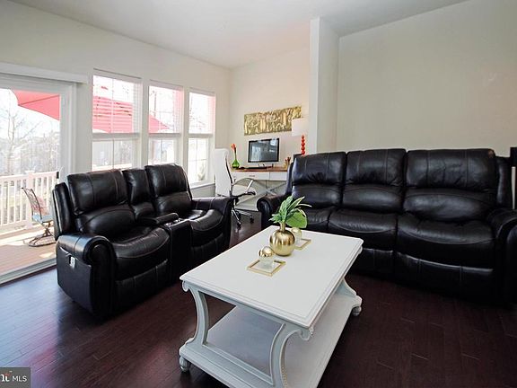 3rd image of 3015 Mia Ln