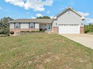 241 Bridgewater Hill Dr, Villa Ridge, MO 63089
