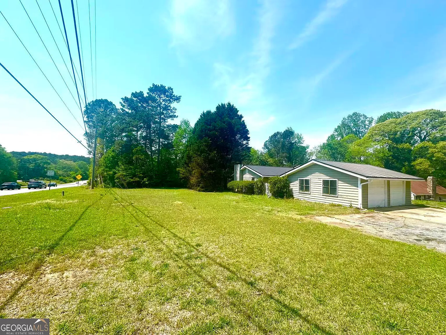 3 bed, 2.0 bath, 1900 sqft, $2,300 — Photo 3