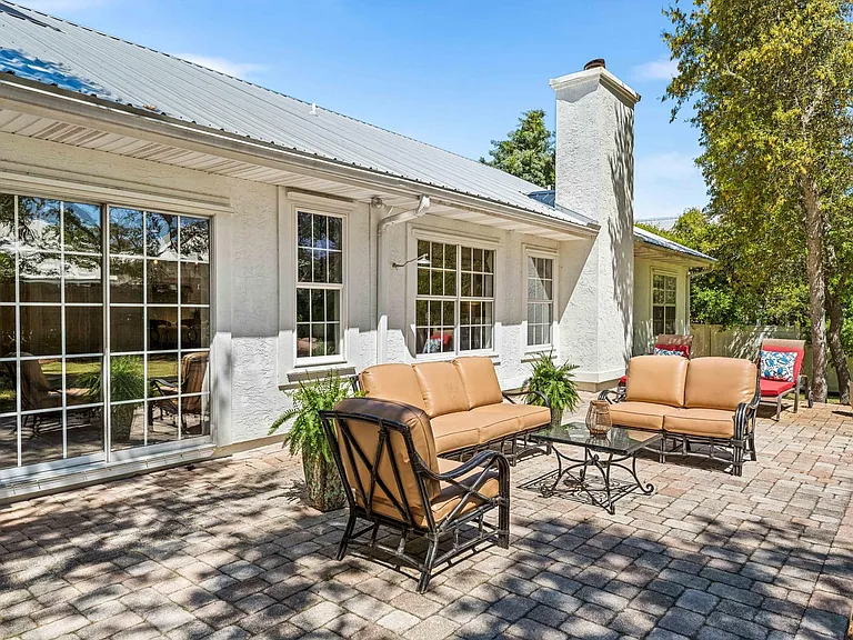 220 Seabreeze Cir — Photo 39