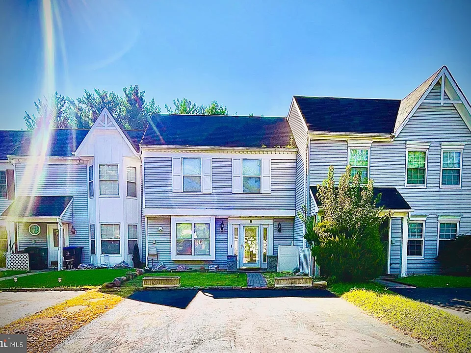 9 Lawry Ct