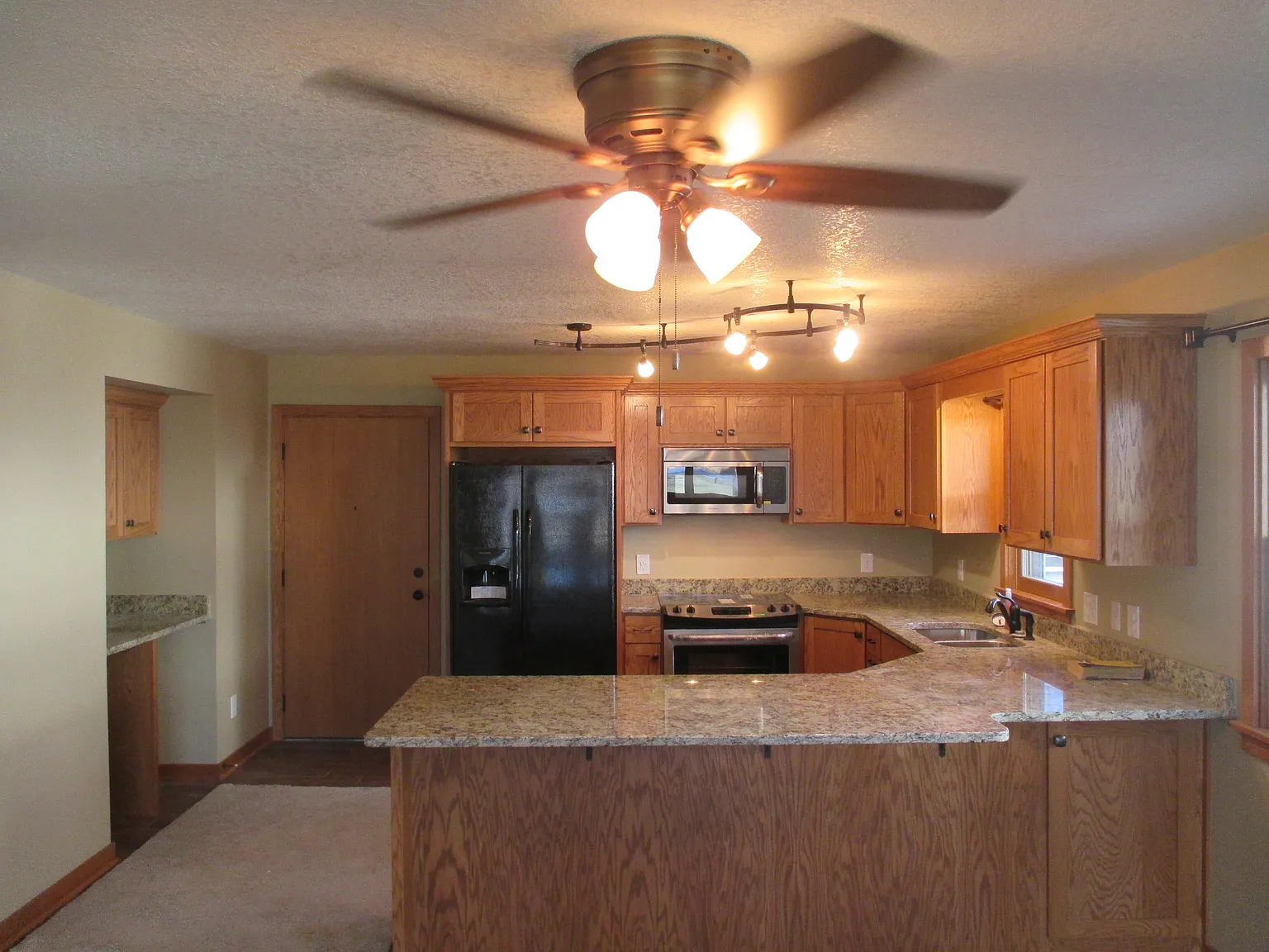 2 bed, 1400 sqft, $1,545 — Photo 2