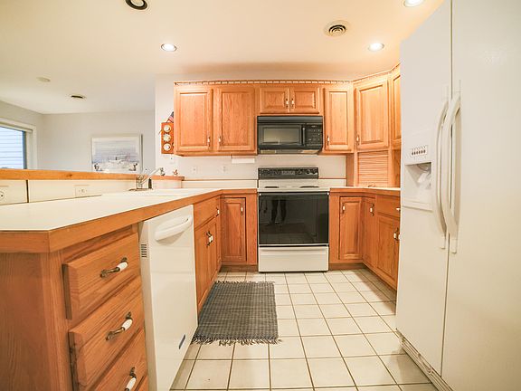 4th image of 15528 Landings Ave APT J1