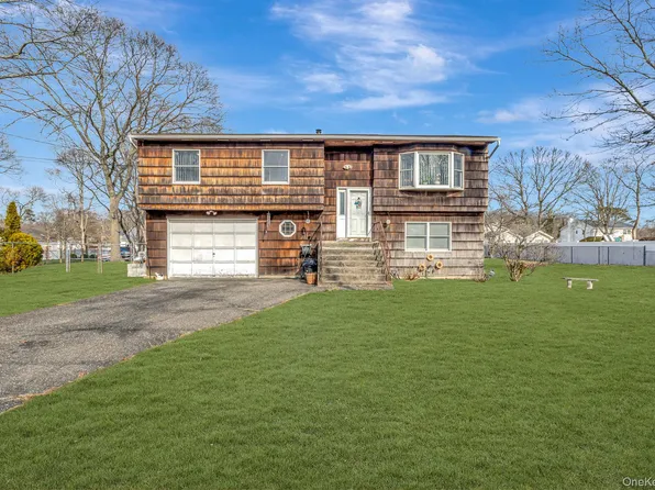 191 Hawthorne Street, Mastic, NY 11950