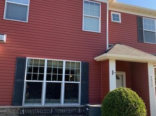 7825 Madelyn Creek Dr, Victoria, MN 55386