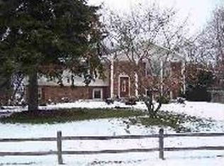 2 Princess Ln, Loudonville, NY 12211