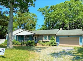 67 Pauchogue Ave, East Islip, NY 11730