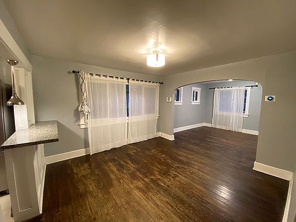 5th image of 147 E Hampton Ave