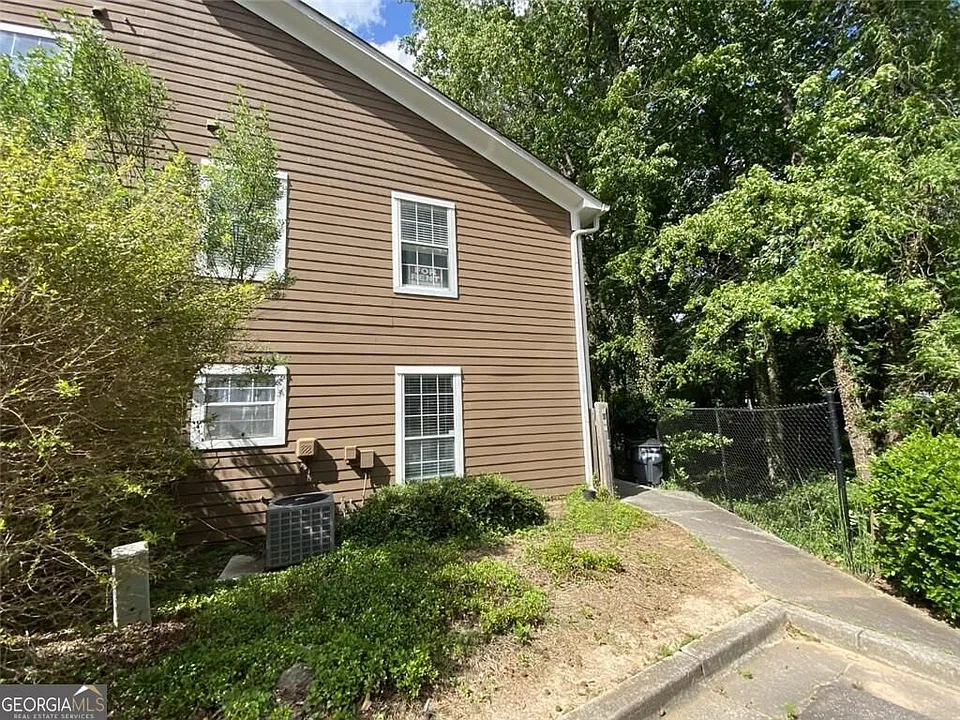 1017 Rock Creek Ln