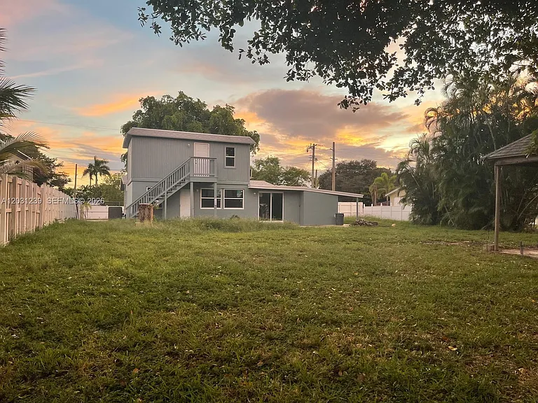 3921 SW 31st Dr — Photo 18