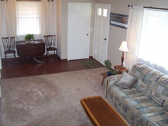 Living Room/Breakfast Nook