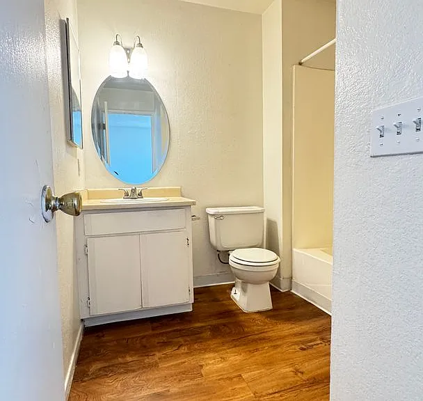 North Central (Stone and Prince), 2 story apartment complex with a/c! — Photo 26