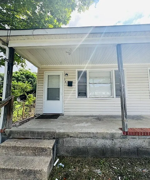 1221 Montgomery Ave — Photo 1