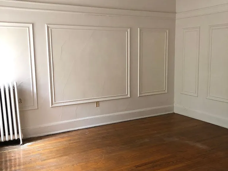 Newport Manor — Photo 26