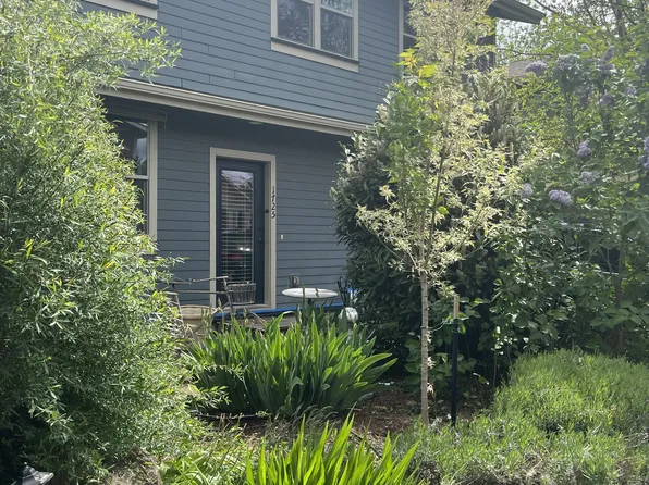 (undisclosed Address), Hood River, OR 97031