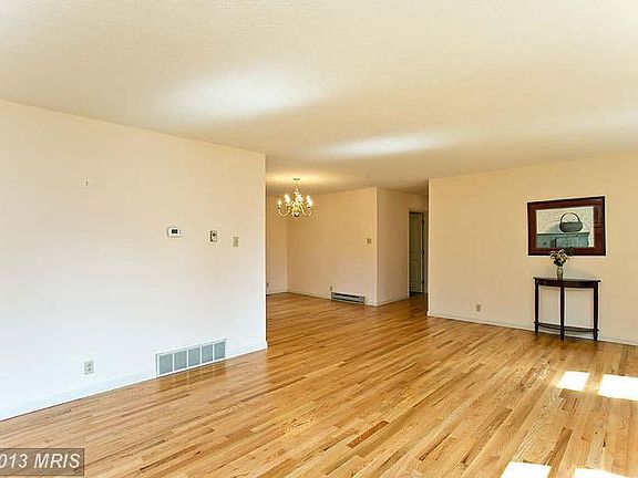 4th image of 392 Brookneil Dr