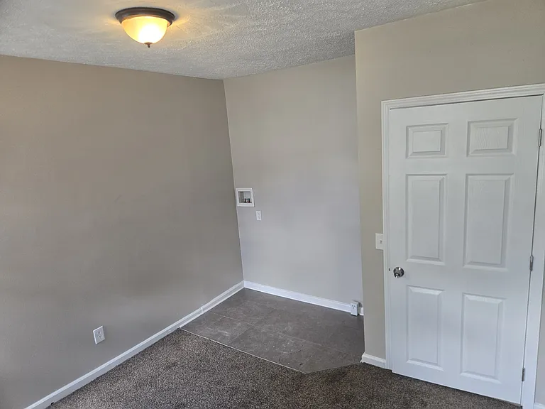 181 E Lorain St — Photo 12