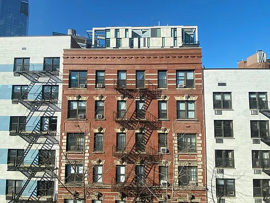 Rented by Compass | media 24