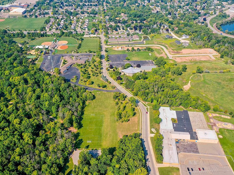 370 Farmhouse Ln, Combined Locks, WI 54113 MLS 50282236 Zillow