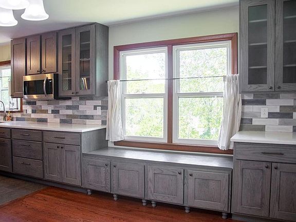 3rd image of 545 Jefferson Cir