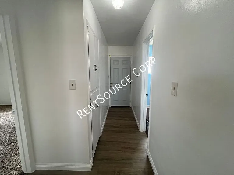 1360 1/2 Nancy St — Photo 8