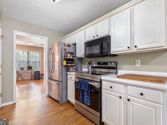 5th image of 1303 Post Oak Ct