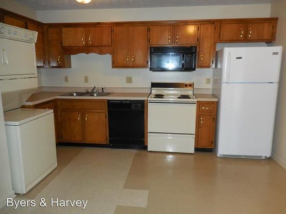 3rd image of 3243 Tower Dr APT B