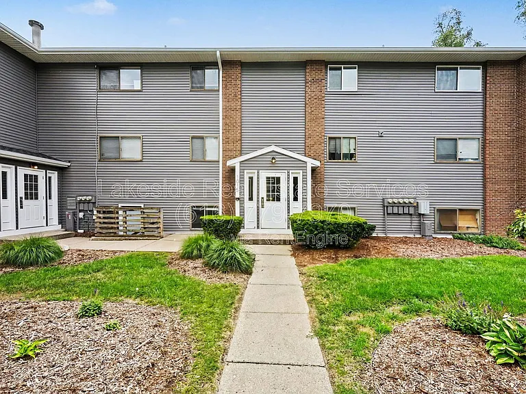 Maple Leaf Apartments — Photo 19