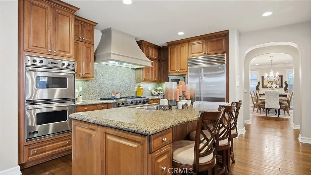 6 bed, 4.5 bath, 4922 sqft, $16,999 — Photo 3