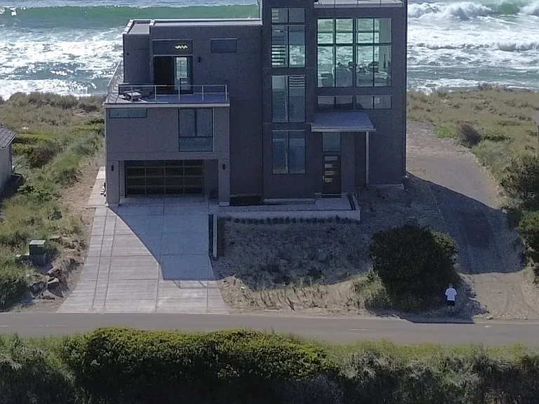 373 Salishan Dr — Photo 2