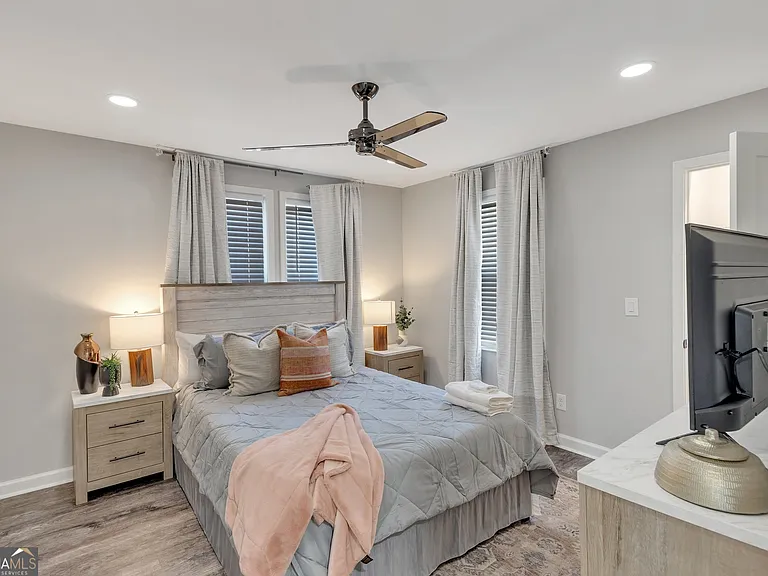 155 Parkview Dr SE — Photo 18