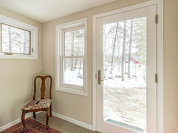 2nd image of 1621 N Pioneer Rd