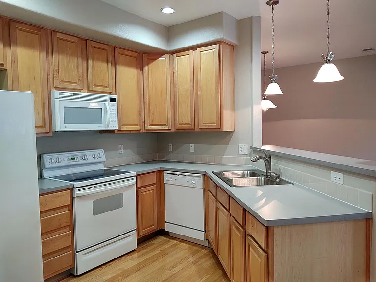 5220 Boardwalk Dr #B12 — Photo 5