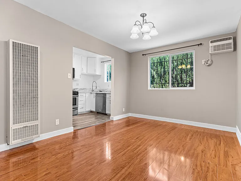1181 N Berendo St — Photo 5
